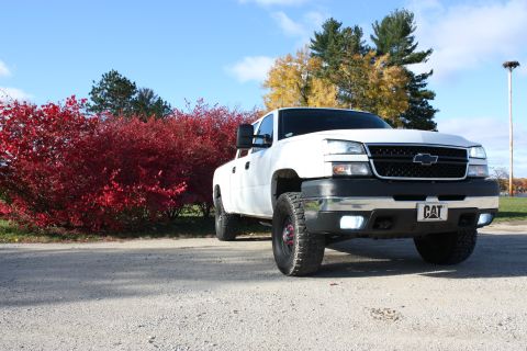2006 Chevrolet Silverado 2500 - Front view of a white 2006 Chevrolet Silverado 2500 pickup truck with a CAT license plate.