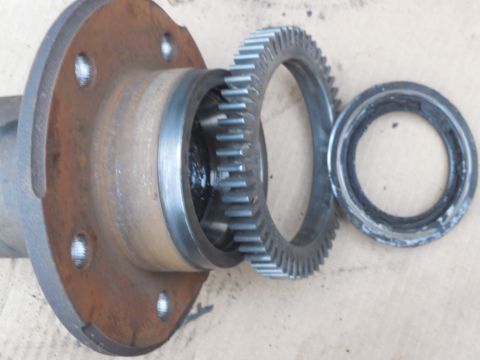 1983 Ford Bronco - 5/95-96 hub, '93-96 tone ring E7TZ2B409B (F37A-2C182-AC), & 5/95-96 inner wheel seal