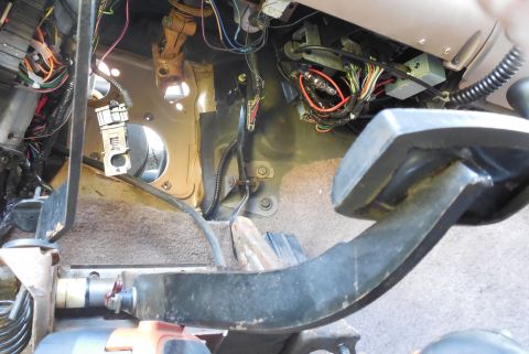 1983 Ford Bronco - The clutch MC pushrod kept sliding off the lever, so I pulled the pedals ([url=https://www.amazon.com/dp/B005H7ODUE/]F3TZ-2455-A ) out to f…