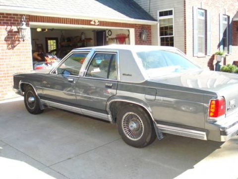 1988 Ford LTD Crown Victoria “vicky”