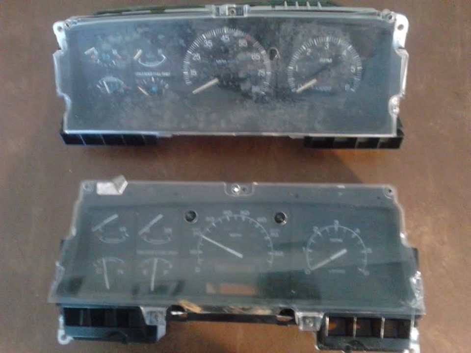 87-91 instrument cluster out of my 88 Bronco on top

92-96 instrument cluster out of my 96 Bronco on bottom


Because I am putting a electronic controlled transmission (4R70W in this case), I need to put a PSOM to convert the VSS signal from analog to digital with the correct conversion constant.