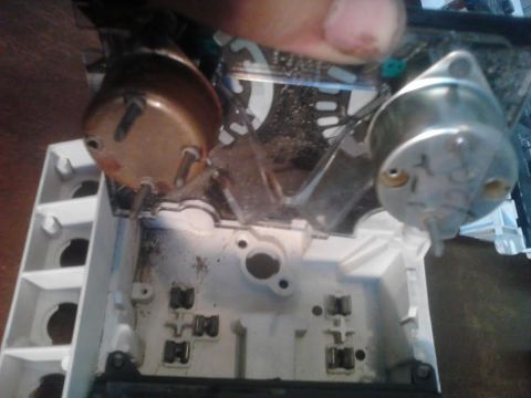 1990 Ford F-250 - the sections are held in the connections. the gauges just push into and out of the rest of the assembly