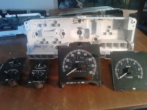 1990 Ford F-250 - all gauges removed the speedo gets removed last as its held in by the tach and oil/fuel gauges.