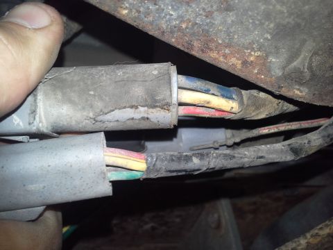 1991 Ford F-250 - Two electrical connectors with exposed wires are shown, likely part of a vehicle's wiring system.