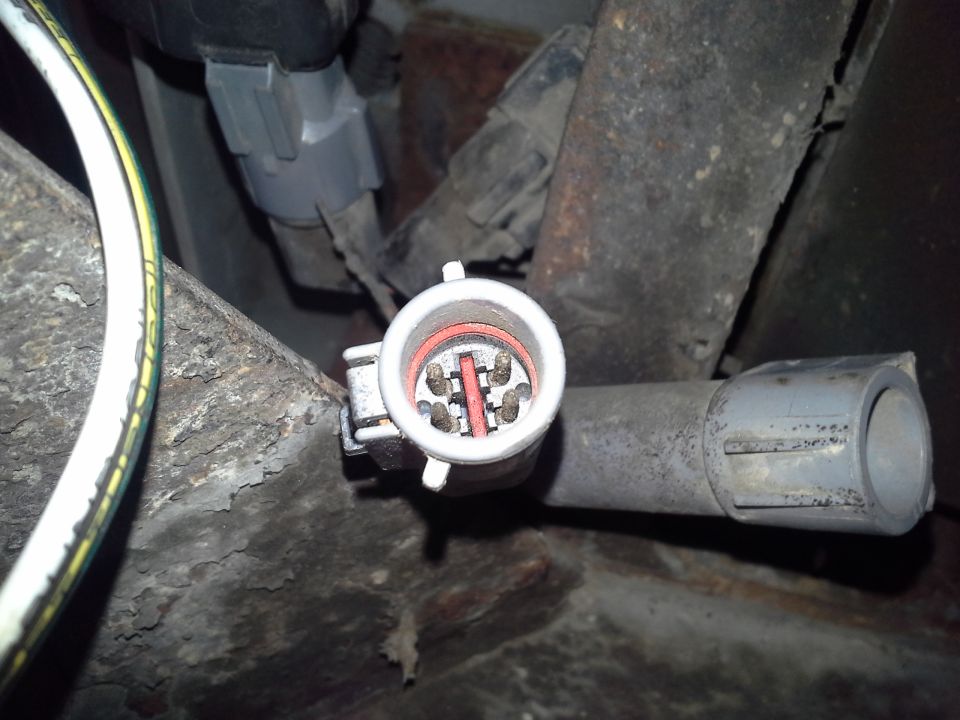 Trailer connector with six pins