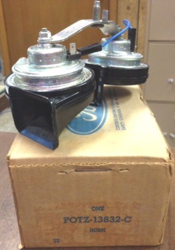 2000 Mercury Grand Marquis - Car horns with Ford branding on the box, part number POTZ-13832-C.