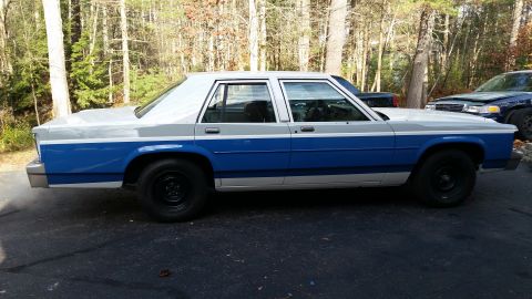 1991 Ford LTD Crown Victoria - Side view of a 1991 Ford Crown Victoria LTD with blue and gray two-tone paint.