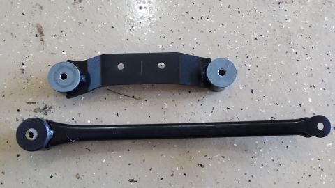 2007 Subaru Impreza - Control arm and differential mount painted with new bushings