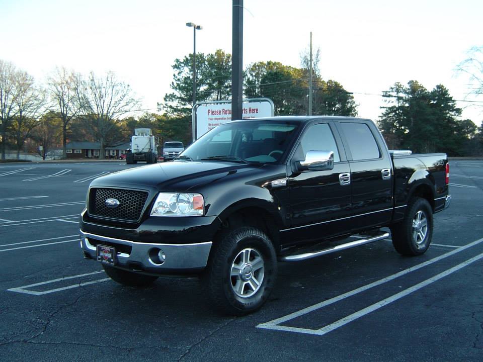 Black 2006 Ford F-150 pickup truck with chrome accents parked in a lot.
