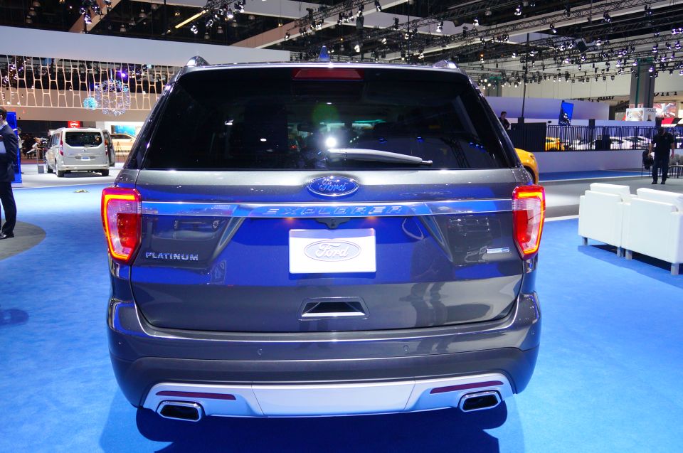 Rear view of a dark blue Ford Explorer Platinum at an auto show.