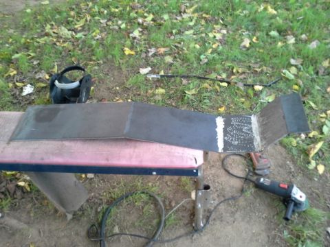 1993 Ford Bronco - I wanted these two welds to be smooth for drainage later on.