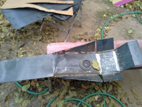 1993 Ford Bronco - Started building up the sides at about a 45 degree angle, but eyeballed it. The front of my skid has a more rounded appearance. The back is…