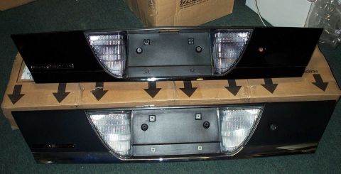 1998 Ford Crown Victoria - Top: 2001 P71 gloss black fascia Bottom: 1998 flat black P71 fascia