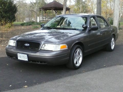 2006 Ford Crown Victoria photo