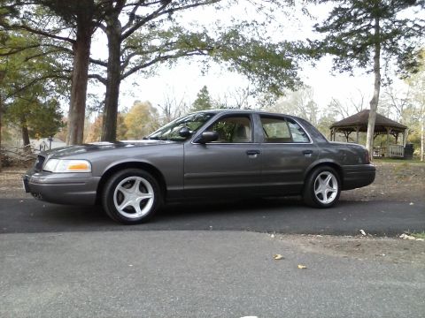 2006 Ford Crown Victoria photo