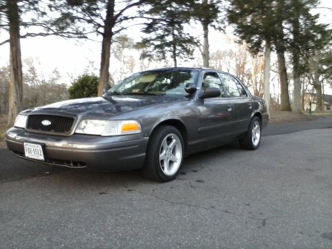 2006 Ford Crown Victoria photo