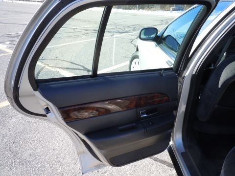 2001 Ford Crown Victoria