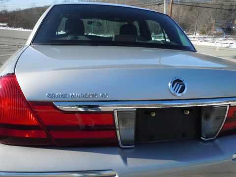 2001 Ford Crown Victoria