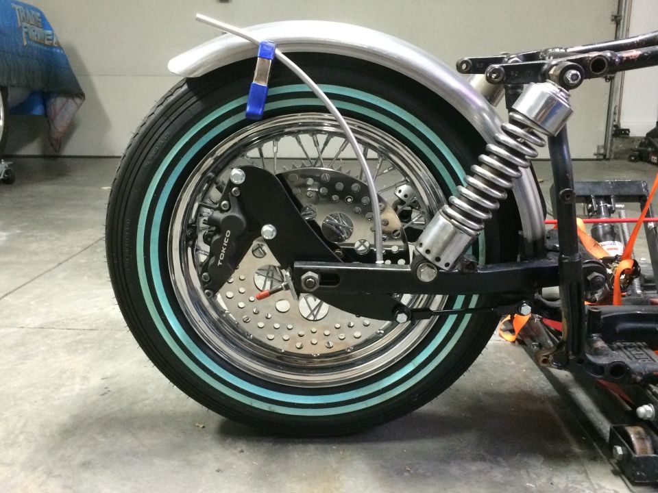 Shovelhead strut idea for solid mounted swingarm fender
