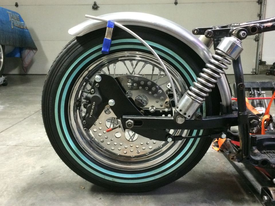 Shovelhead strut idea for solid mounted swingarm fender