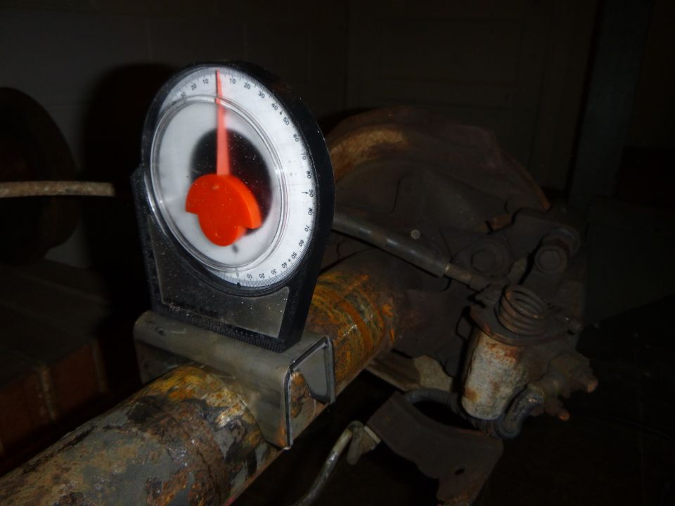 Angle gauge on rusty differential housing