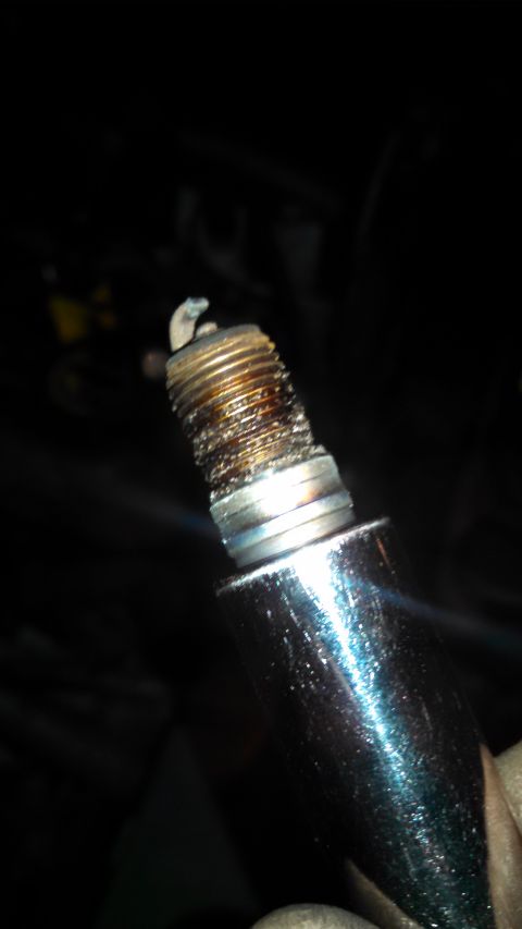 2003 Ford Crown Victoria - One of the better old plugs. 12/5/14
