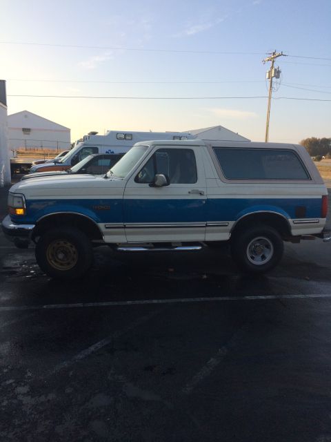 1992 Ford Bronco photo