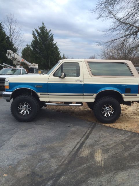 1992 Ford Bronco photo