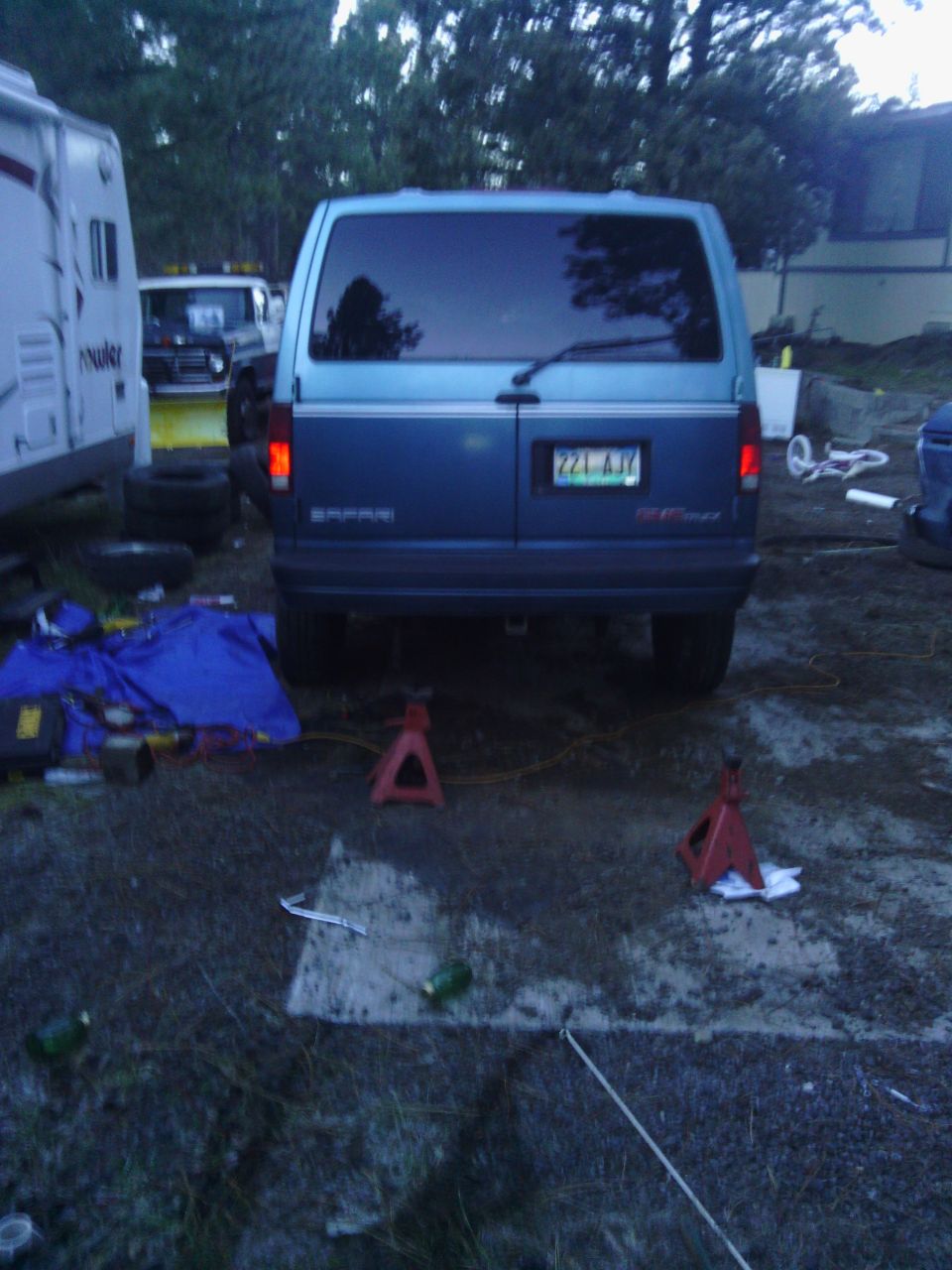 1995 GMC Safari rear view with license plate 221-AJZ