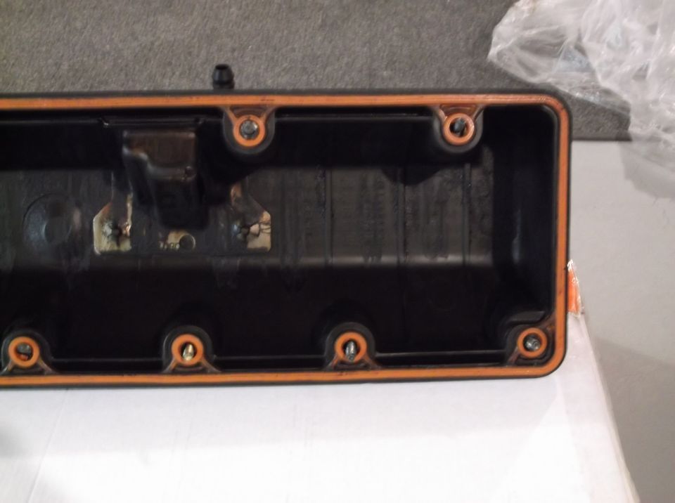 Valve cover gasket with orange seal