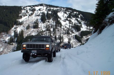 1995 Ford Bronco - Scott packing the trail down with his big 33's