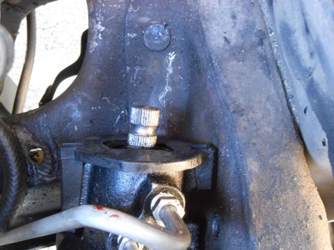 1992 Ford Bronco - Remove old shaft from steering gear box
