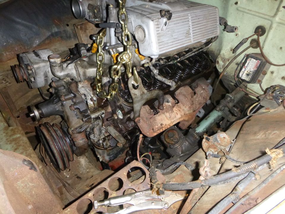 Engine being lowered into engine bay, V8 engine with chains