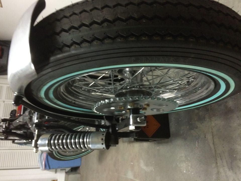 1975 Shovelhead swingarm strutless rear fender mounts