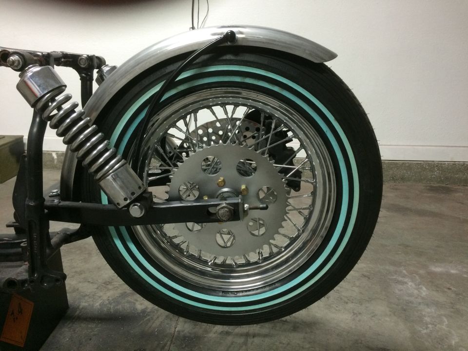 1975 Shovelhead swingarm strutless rear fender mounts
