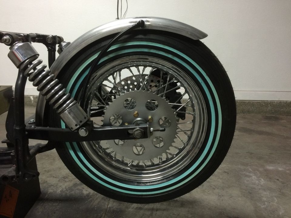 1975 Shovelhead swingarm strutless rear fender mounts