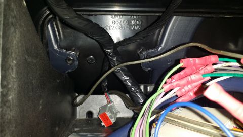 2007 Ford Crown Victoria - View of inside the radio cavity