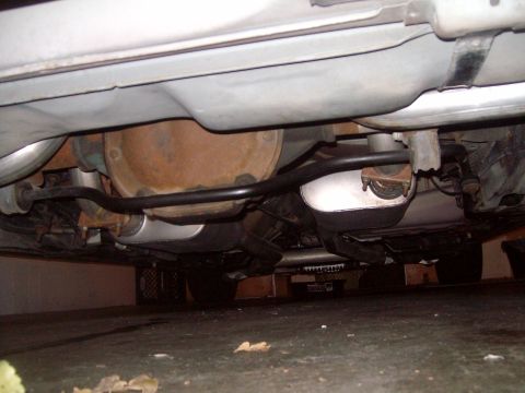 2004 Ford Crown Victoria - Better picture of the rear diff cover.