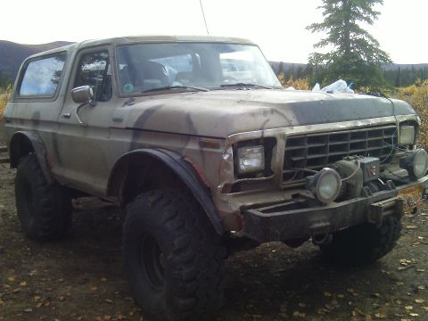 1990 Ford F-250 - This 1978 Ford Bronco is painted in camouflage and equipped for off-road use.