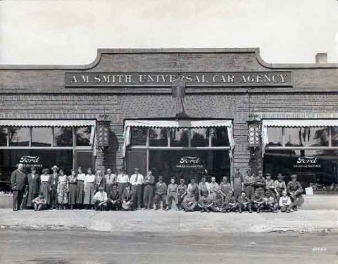 1909 Ford Model T - A group poses outside the A.M. Smith Universal Car Agency, a Ford dealership.