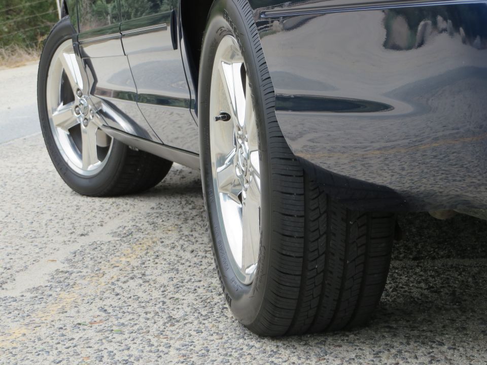Dark blue 2003 Mercury Marauder side view, showing chrome wheels and lower body trim