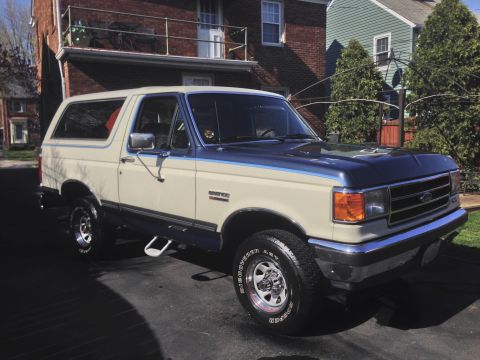 1989 Ford Bronco - Spring cleaning after being tucked away all winter. I hate that antenna!