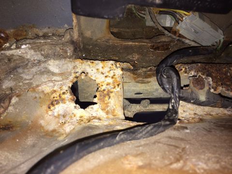 1991 Ford Bronco - This is the spot I'm most worried about. Not sure if there's a replacement pan for this area.