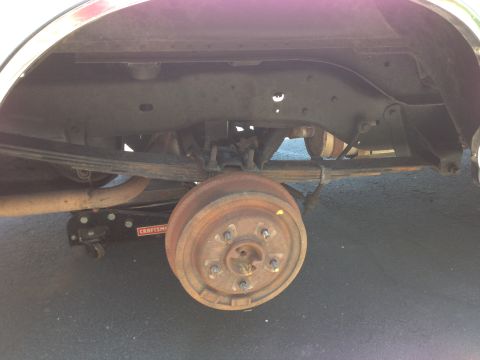 1989 Ford Bronco - Setting the jack, next the jack stand.