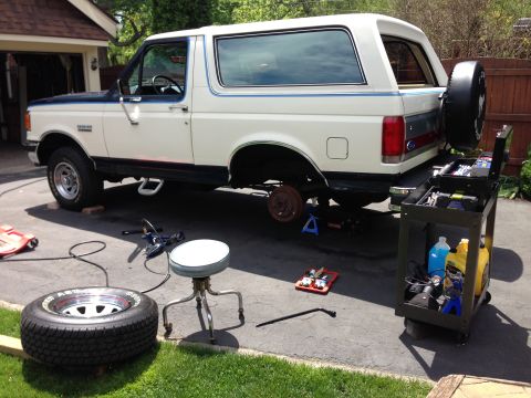 1989 Ford Bronco - Finishing up the job.
