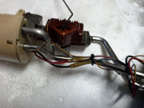 1996 Ford Bronco - Close up on the wires I was in a hurry to get everything done and I had gas everywhere so I diddnt take anymore pics but the aftermarket pu…