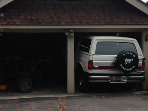 1989 Ford Bronco - Had to come indoors to do driver's side. Luckily I had finished the passenger's side. Damn thunderstorms.