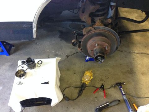 1989 Ford Bronco - Hub out.