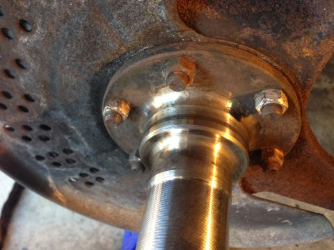 1989 Ford Bronco - Closeup of the discolored spindle. Could this be the source of my vibration at speed? (Hint: No)