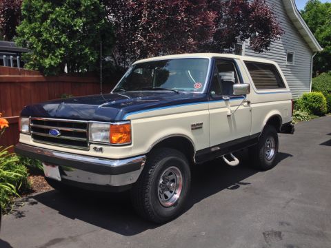 1989 Ford Bronco - New shoes! Firestone Destination A/T 31x10.5x15 on stock rims. Have plenty of clearance all the way through the steering travel and suspens…